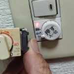 照明スイッチ、、「120, 喵住 建沉 4H 4H 押す 大一切 人一切 1H 100 40 10A 300V AC」というテキストの画像のようです