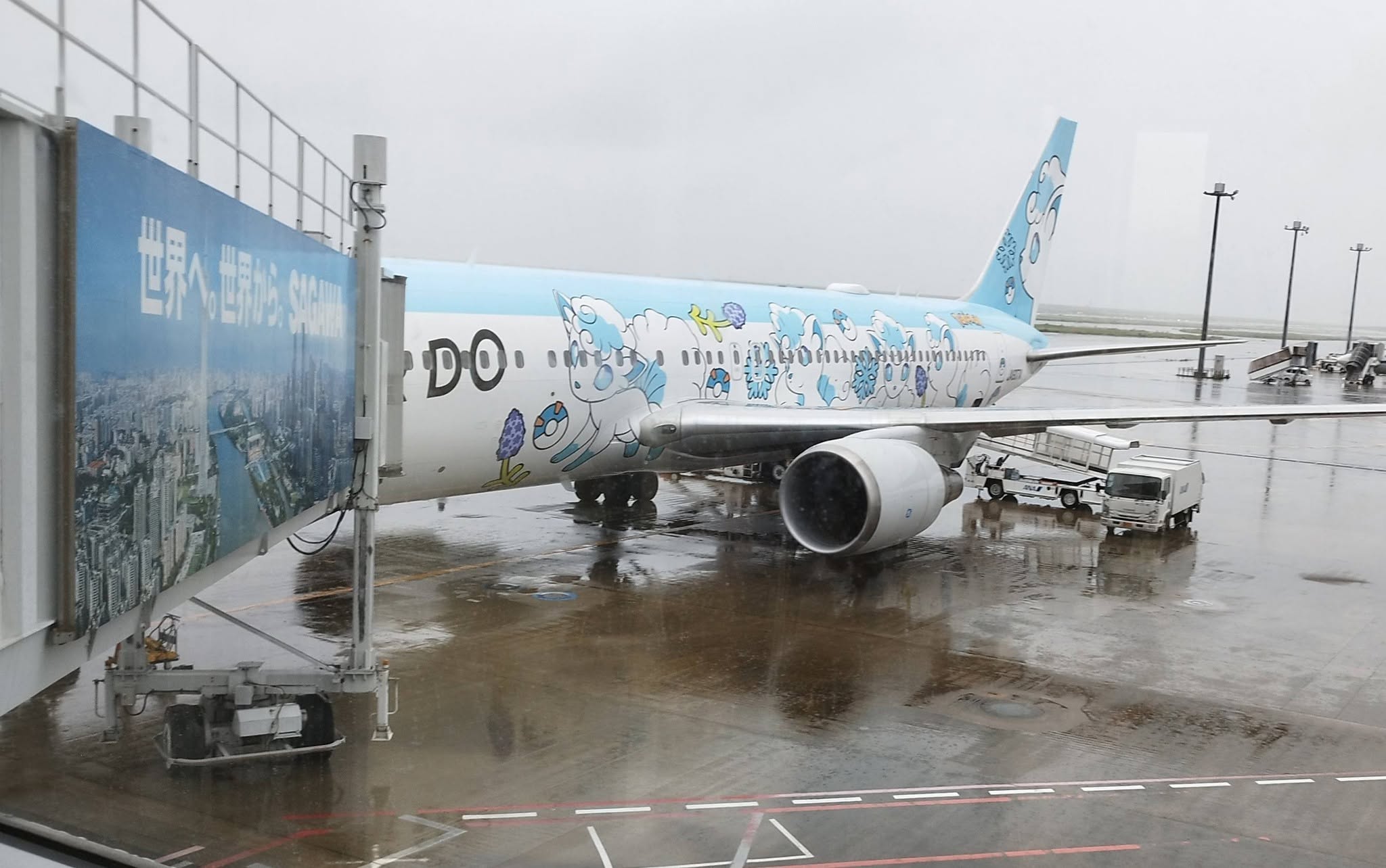飛行機、テキストの画像のようです